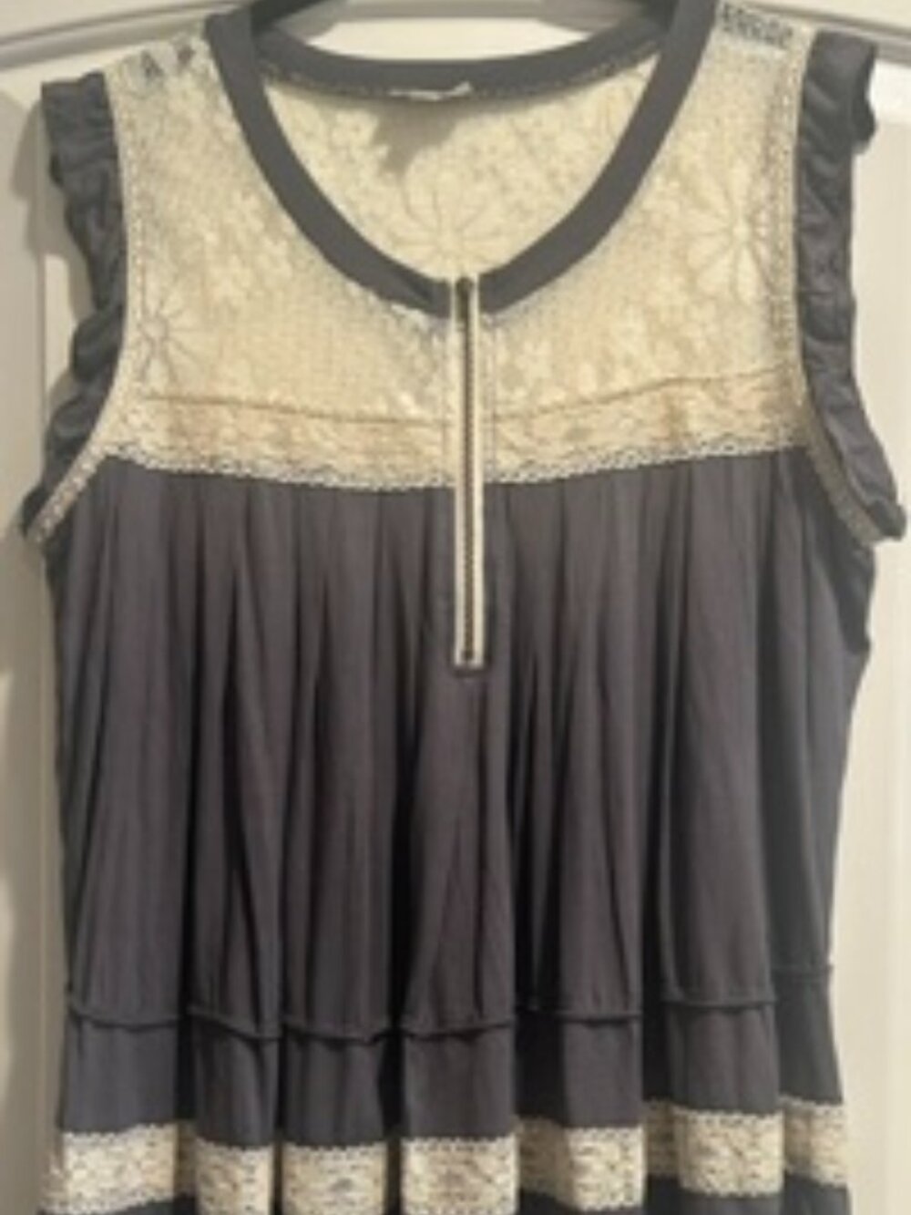 NWOT POL Gray Flowy Tank Crochet Lace Trim Front Zipper size- SMALL